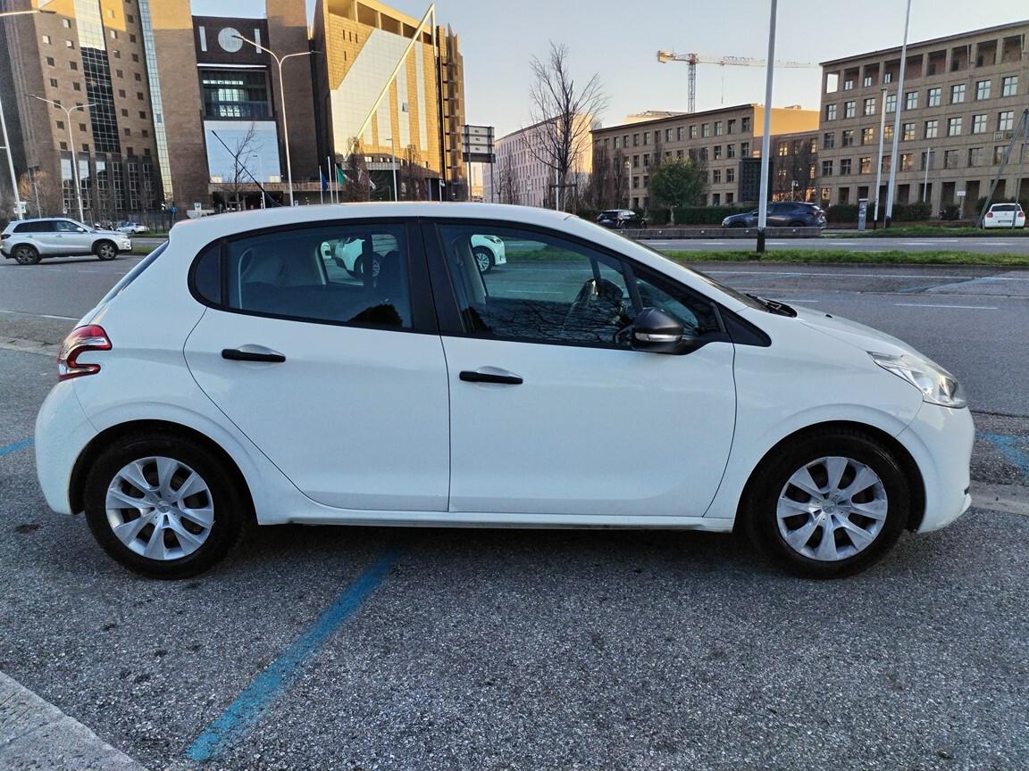 Peugeot 208 1.4 HDi 68 CV 5p Van 137000km 2015