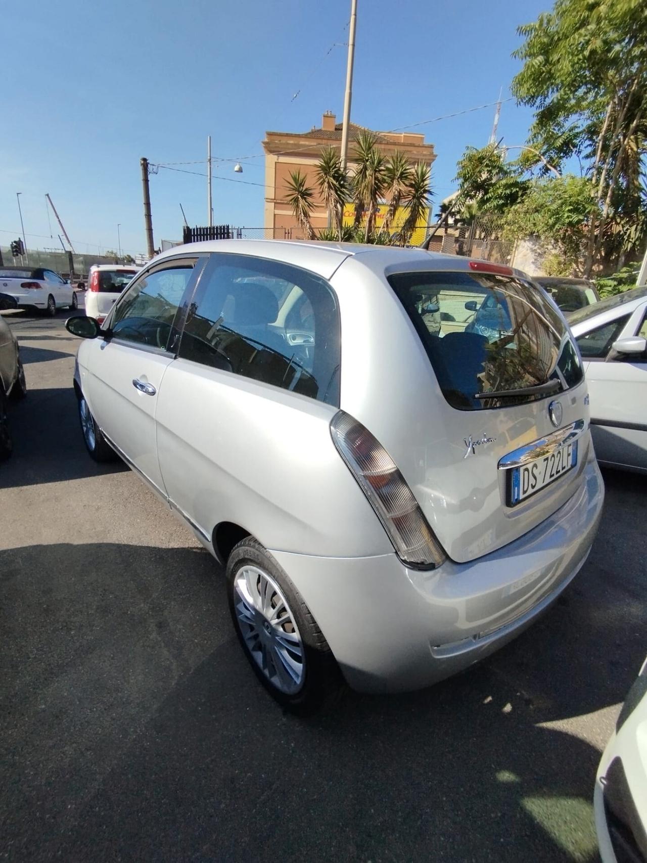 Lancia Ypsilon 1.3 MJT 75 CV Argento
