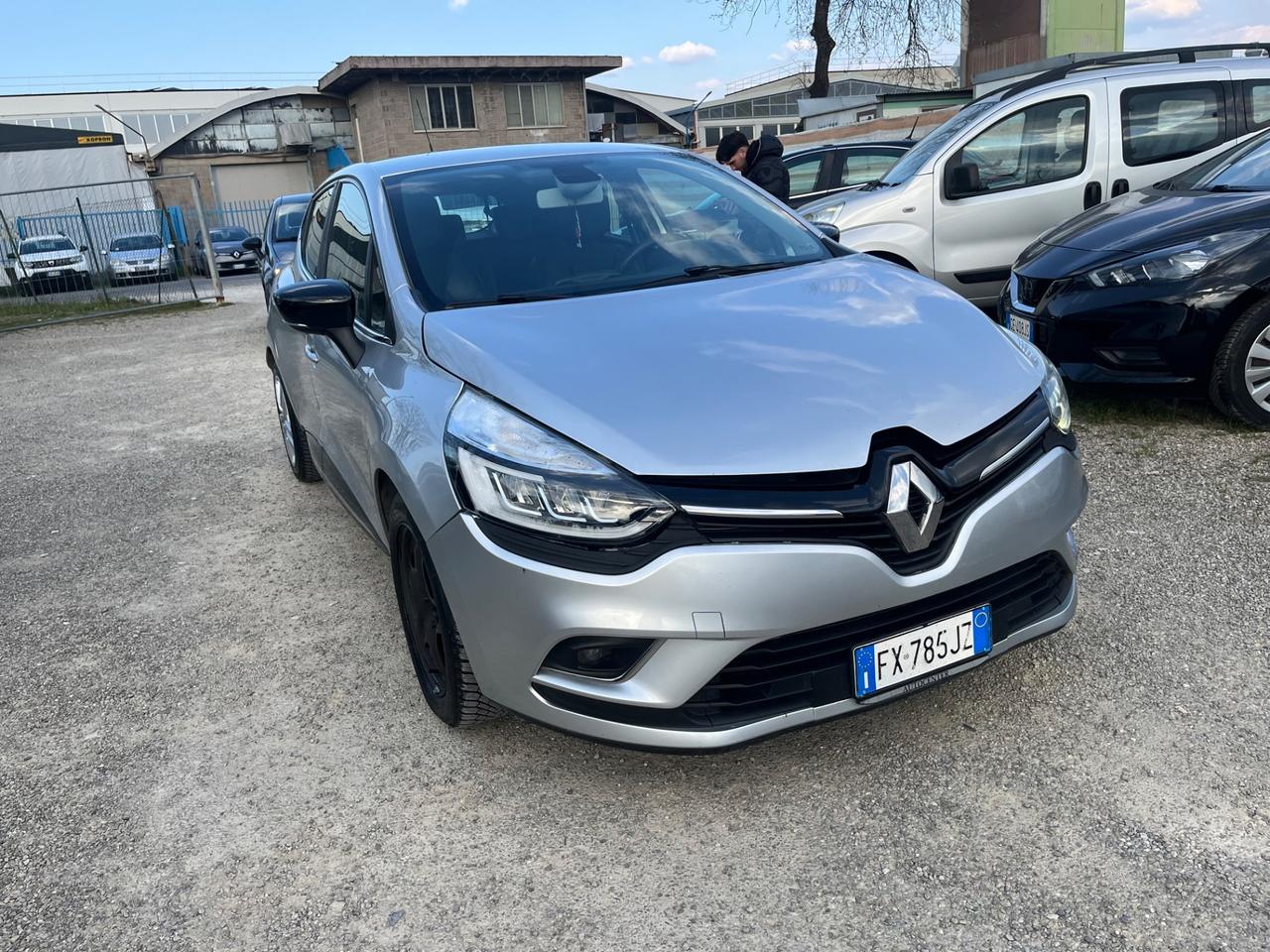 Renault Clio TCe 12V 90 CV 5 porte Moschino Intens