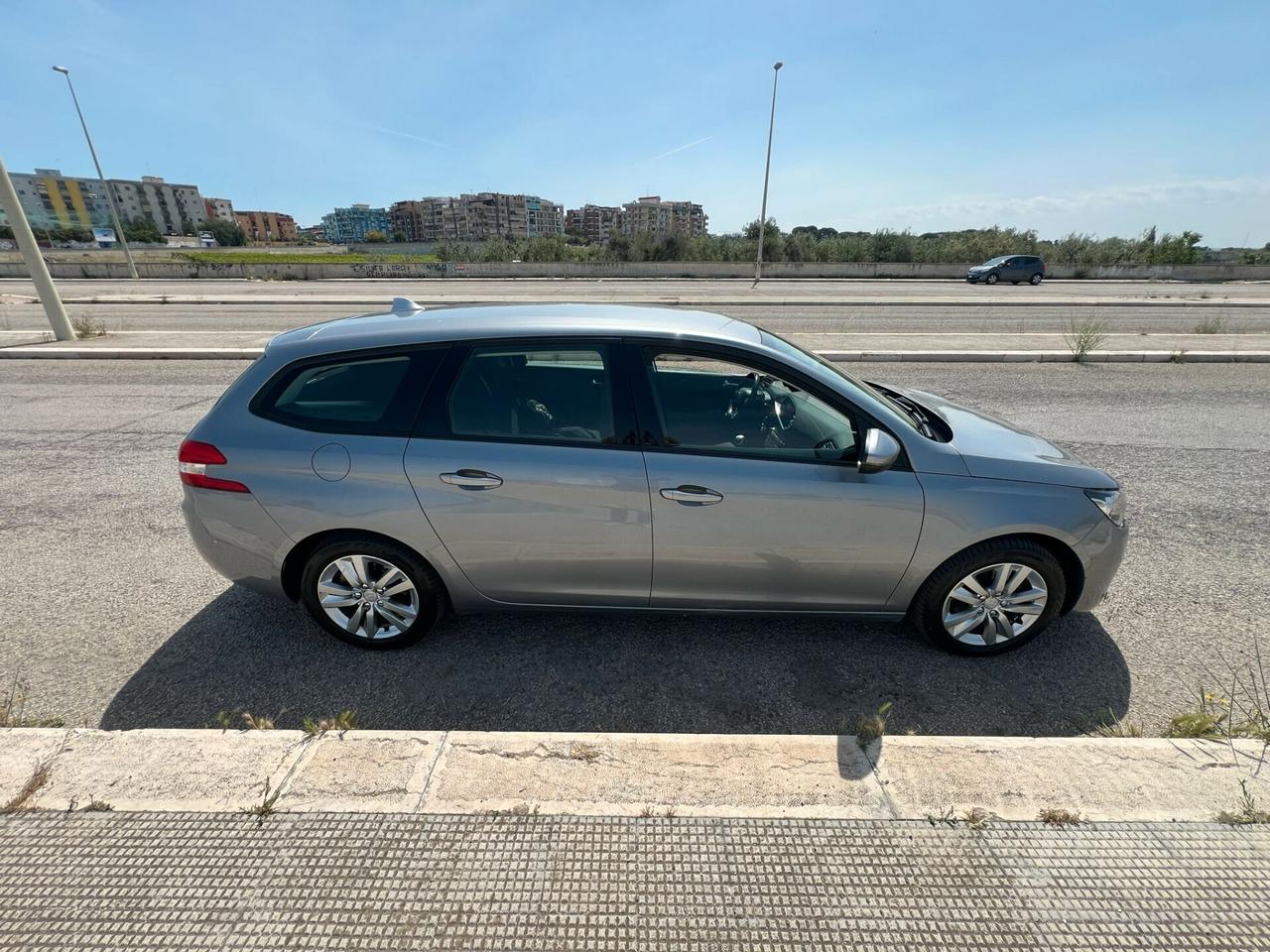 Peugeot 308 1.6 e-HDi 115CV SW Active 2014