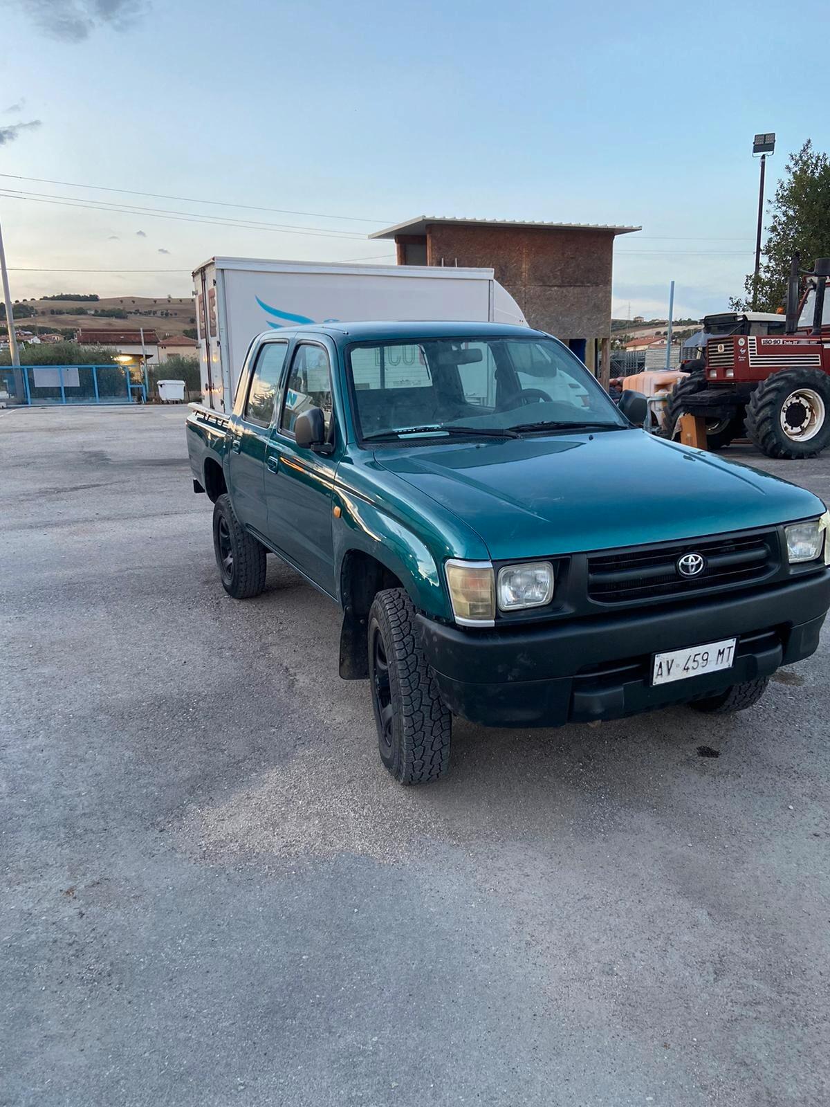 TOYOTA HILUX 2.4 TD 4WD 4p. DOPPIA CABINA DLX