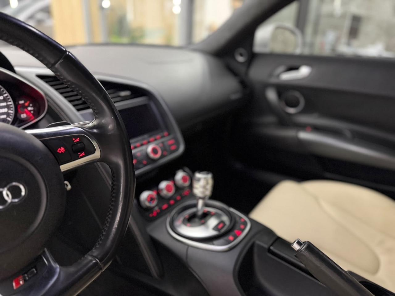 Audi R8 4.2 V8 FSI quattro R tronic