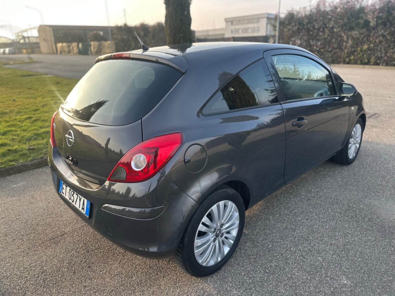 Opel Corsa 1.2 85CV 3 porte GPL-TECH b-color