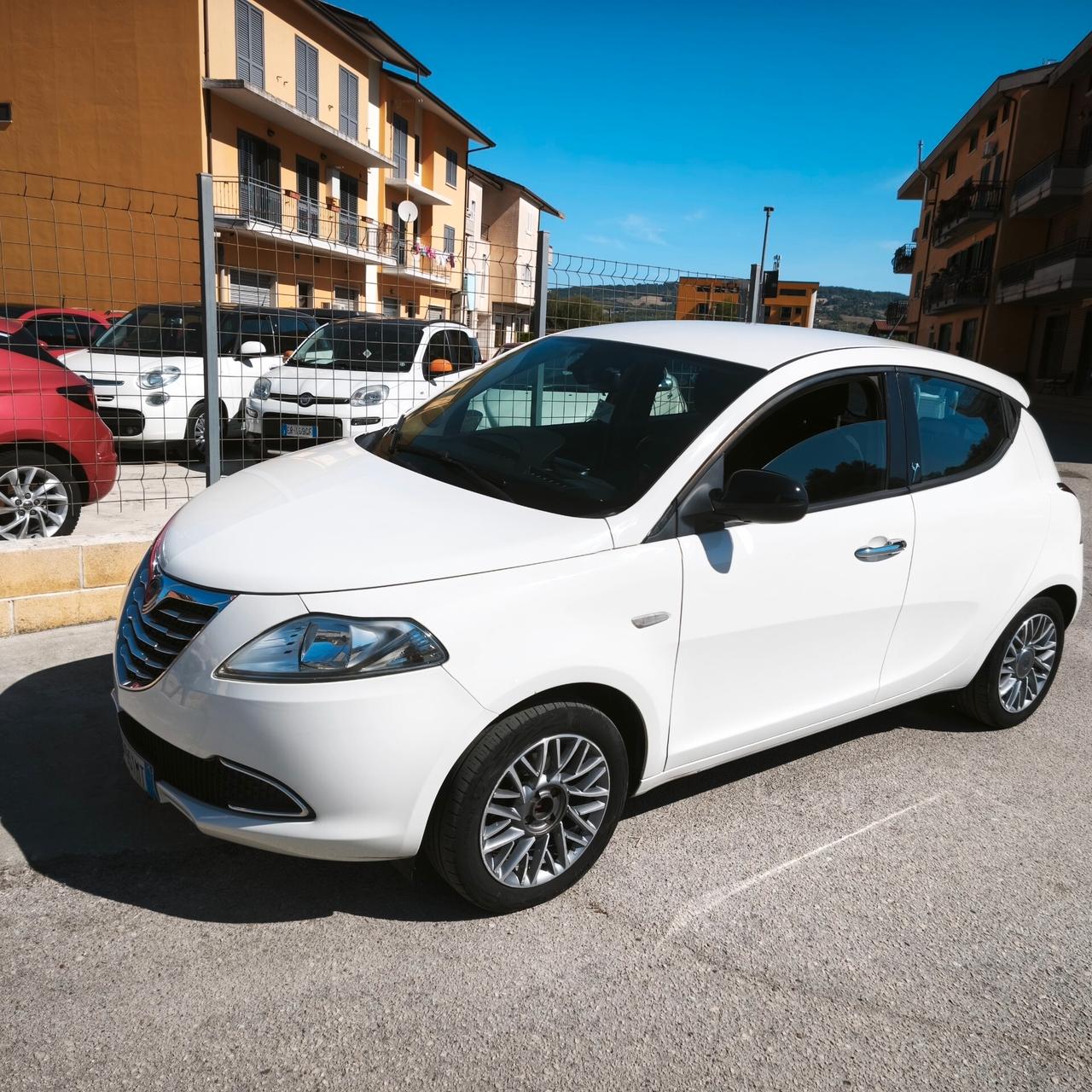 Lancia Ypsilon 1.3 MJT 16V 95 CV 5 porte S&S Silver