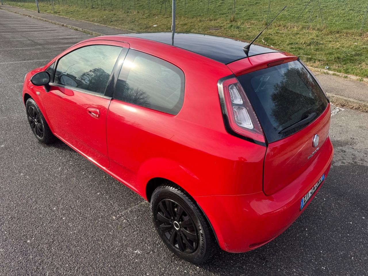 Fiat Punto bicolor idonea ai neopatentati