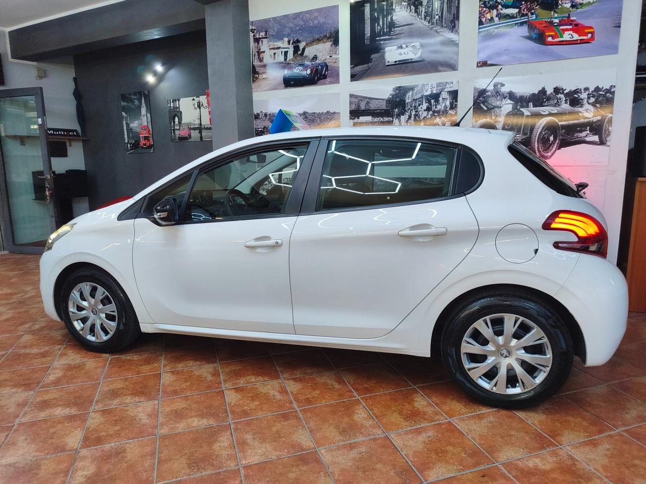 Peugeot 208 1.5 diesel pari al nuovo
