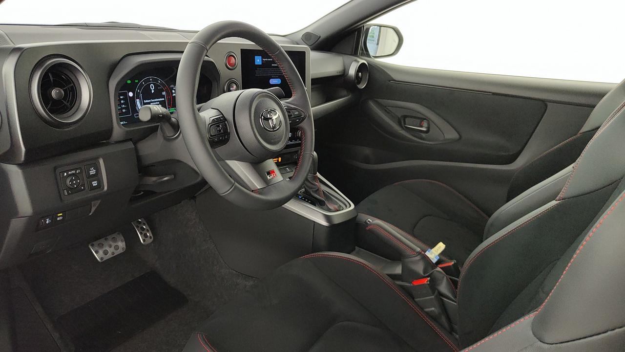 TOYOTA GR Yaris 1.6 Circuit dat-8