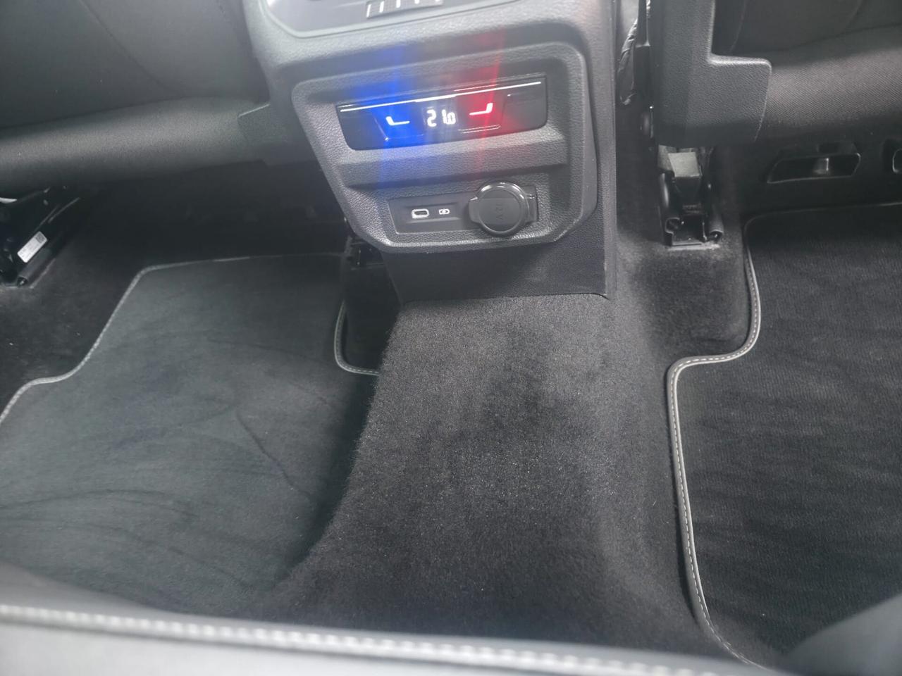 Volkswagen Tiguan 2.0 TDI 150 CV SCR DSG R-Line