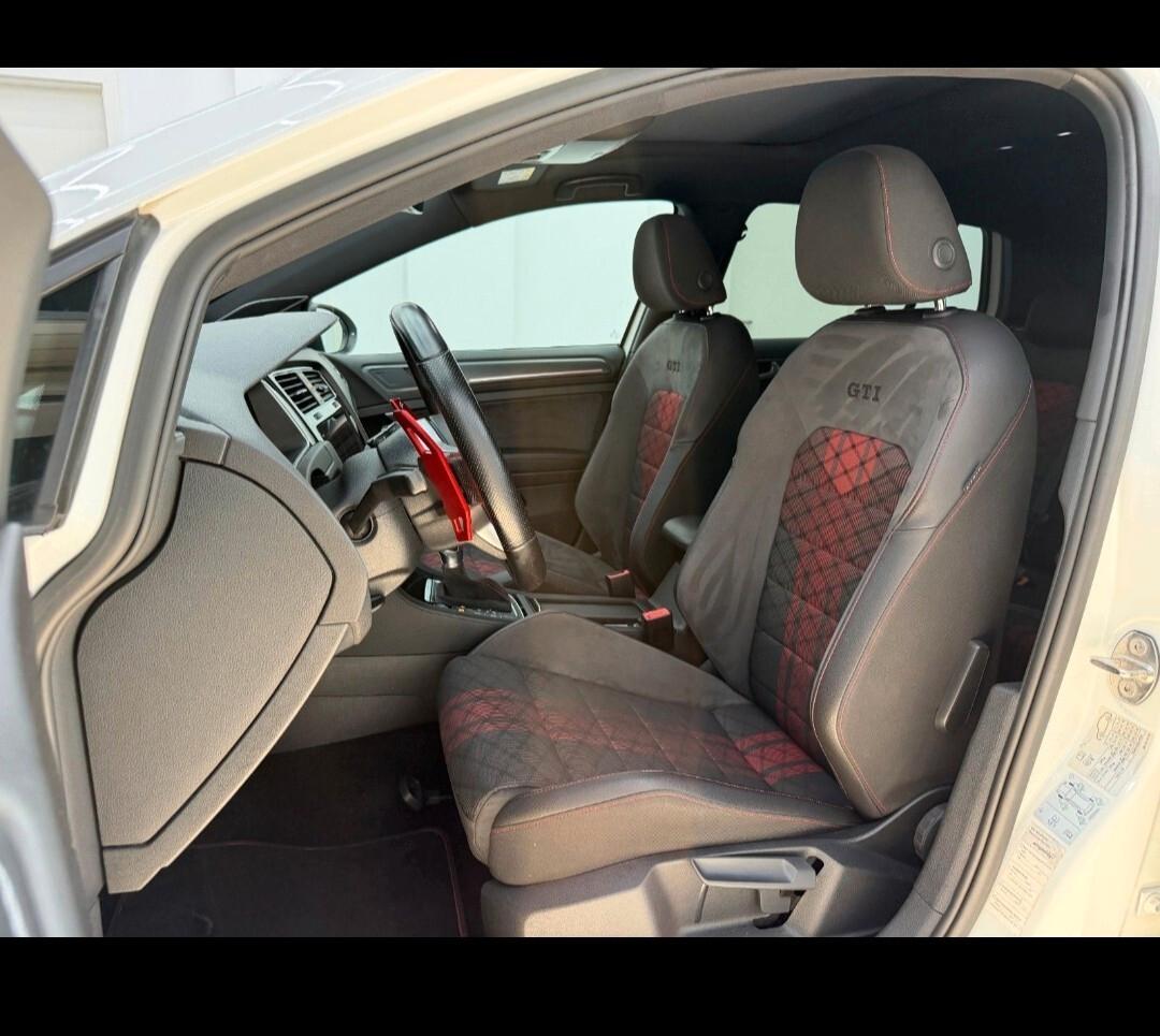 Volkswagen Golf GTI 2.0 TSI TCR DSG