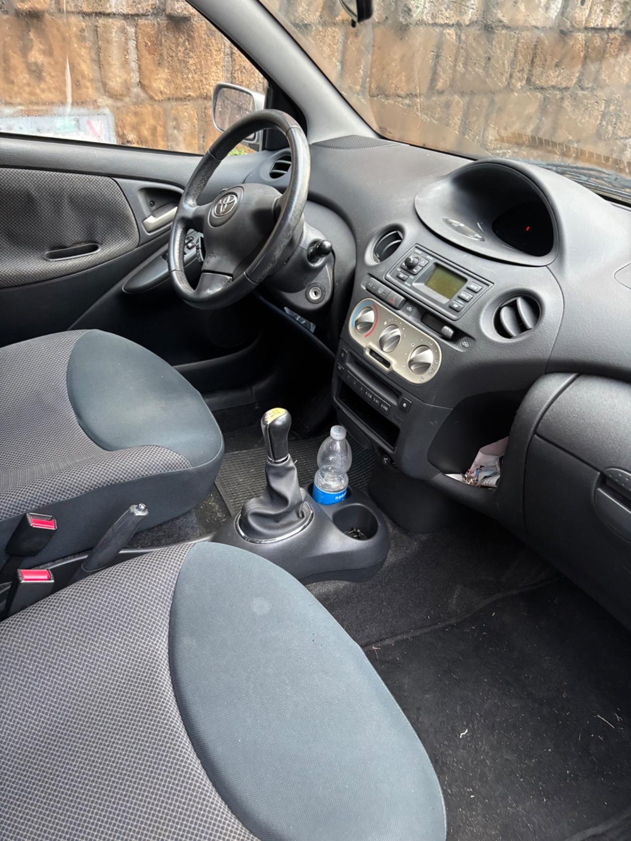 Toyota Yaris 1.0i 16V cat 5 porte Sol