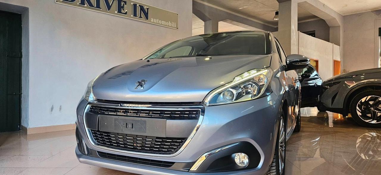 Peugeot 208 PureTech 82cv 5 porte Allure-Navi- Chromo-4 Vetri elett.-Sensori parch