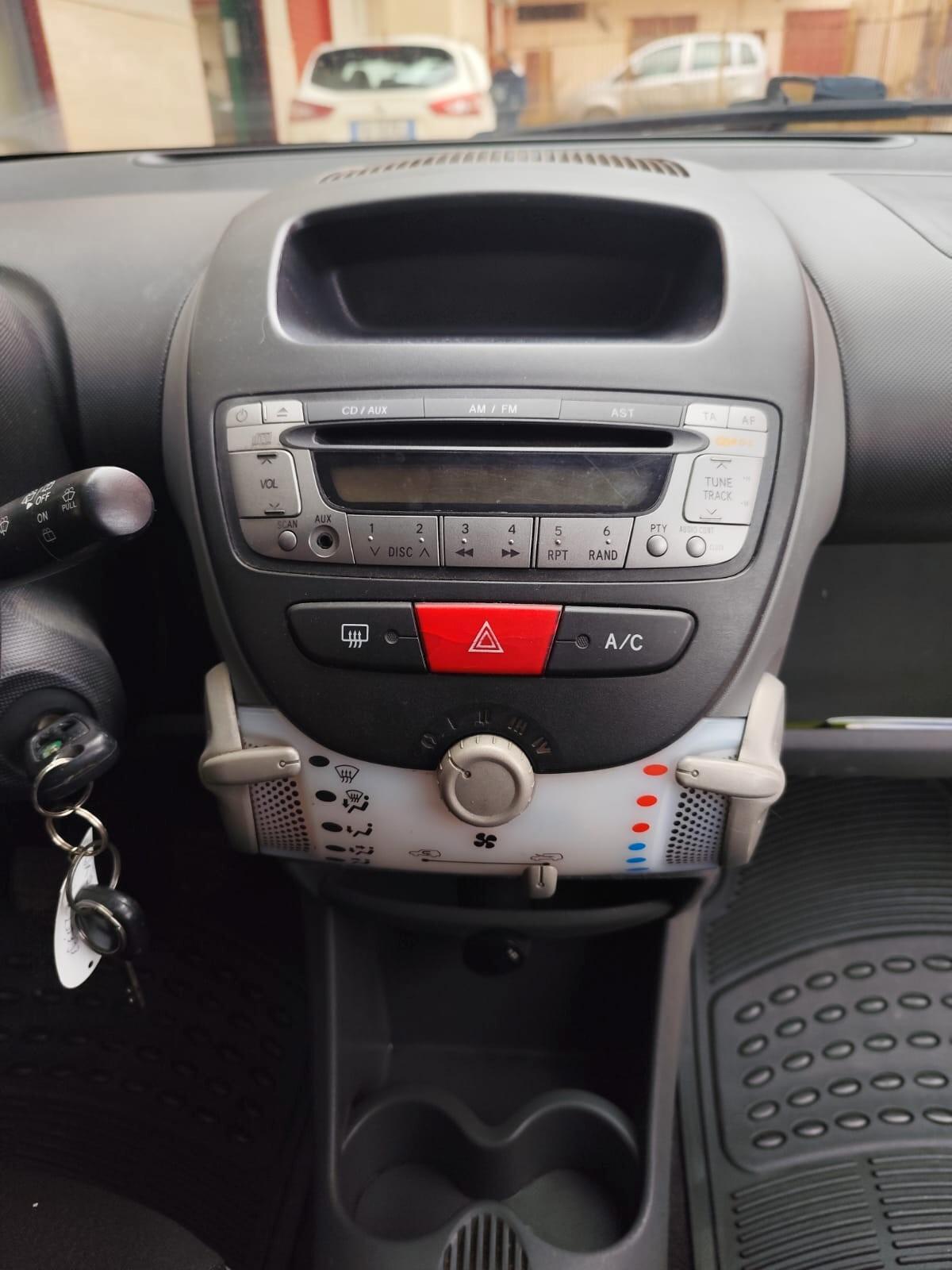 Peugeot 107 1.0 Benzina 68CV 5p. Sweet Years