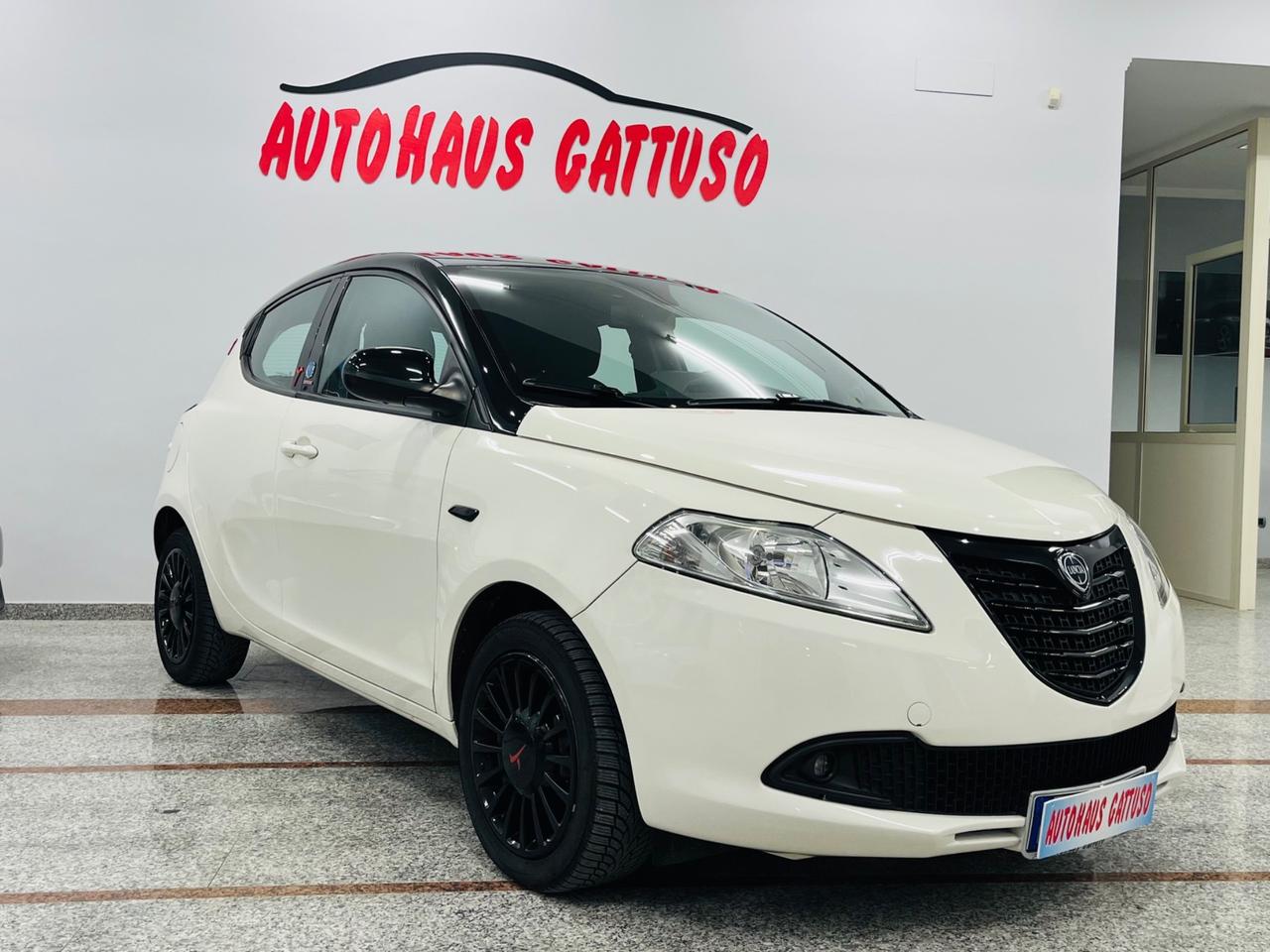 Lancia Ypsilon 1.3 MJT 95 CV Black Edition anno 2014