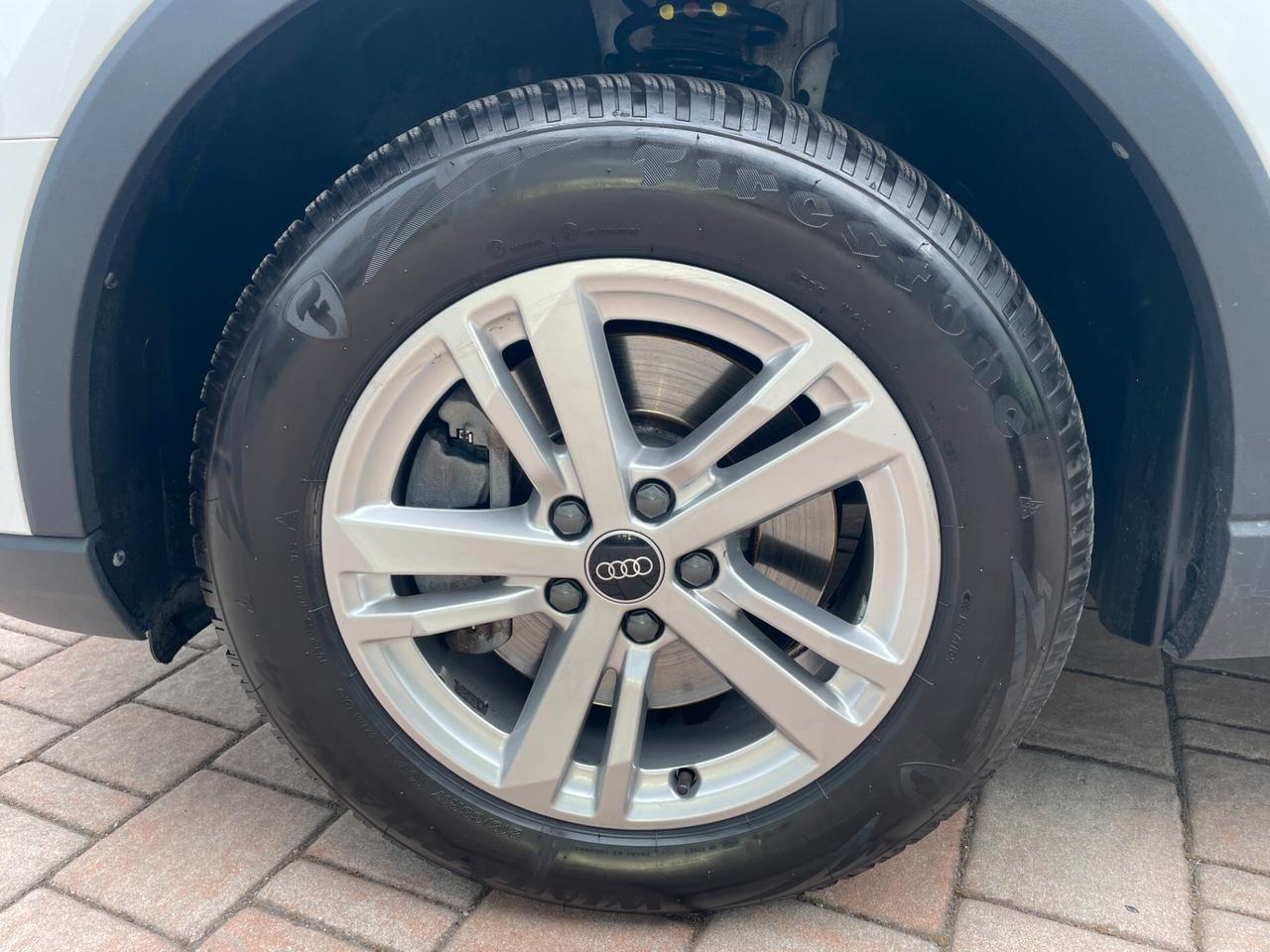 Audi Q3 45 TFSI e S tronic Business