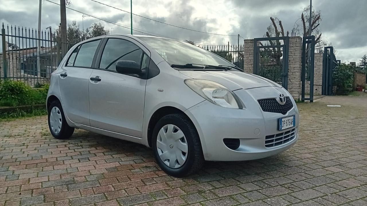 Toyota Yaris 1.0 5 porte Sol