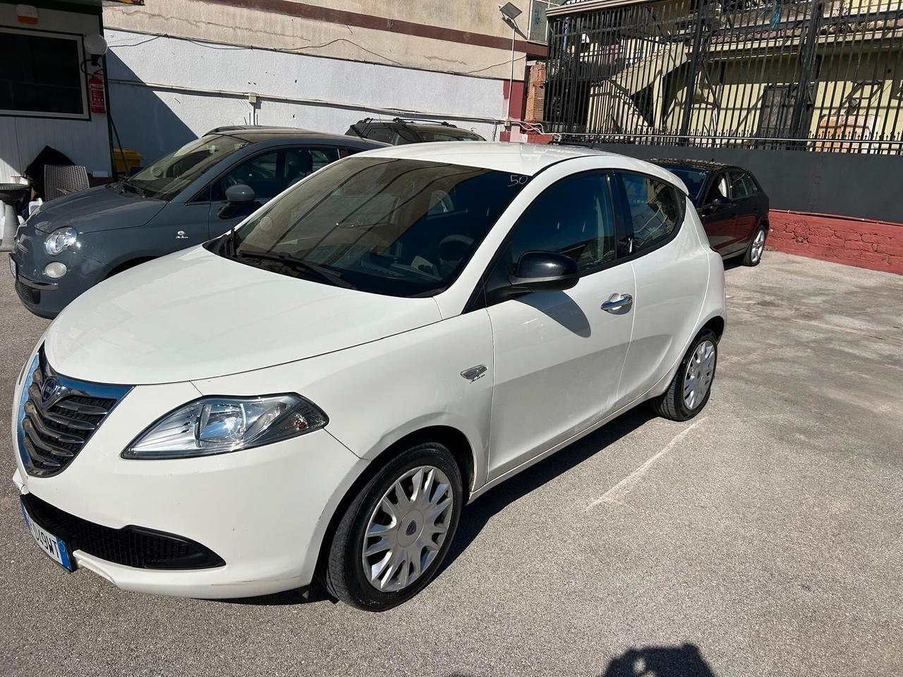 Lancia Ypsilon 1.2cc benzina 12 mesi garanzia-2013