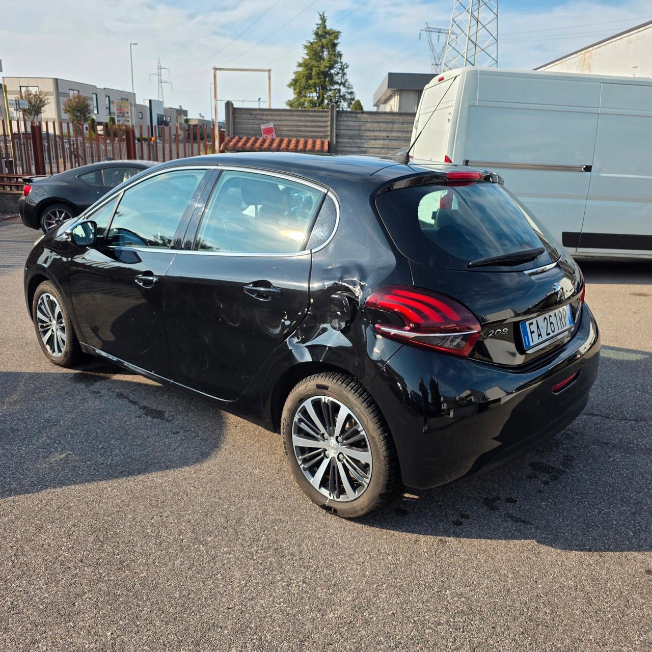 Peugeot 208 1.6 HDi 100 CV 5 porte GT Line Neopatentati ok -VEDI BENE FOTO-