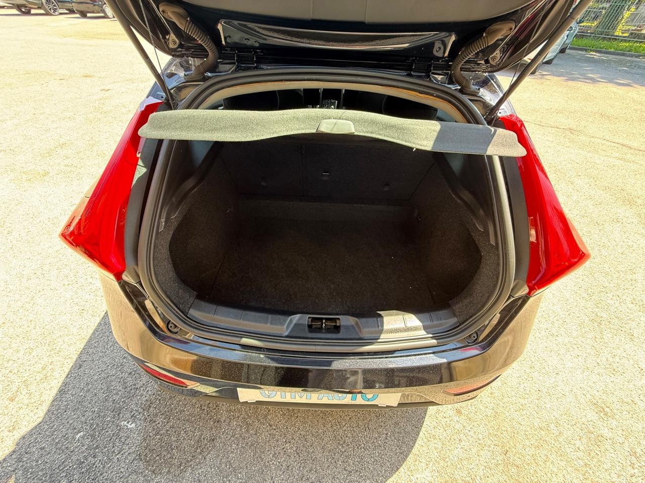 Volvo V40 D2 1.6 Diesel 115 cv - Neopatentati