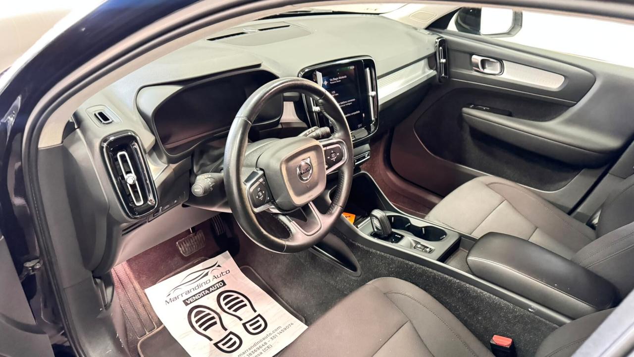 Volvo XC40 T5 Recharge Plug-in Hybrid Inscription SUV elegante e sportivo, che unisce comfort, tecnologia e prestazioni grazie alla motorizzazione ibrida plug-in benzina/elettrica
