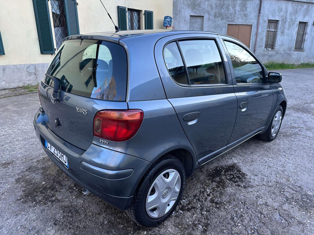 Toyota Yaris 1.0i 16V cat 5 porte Sol