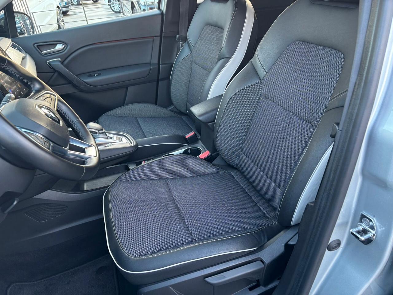 Renault Captur Plug-in Hybrid E-Tech 160 CV Initiale Paris