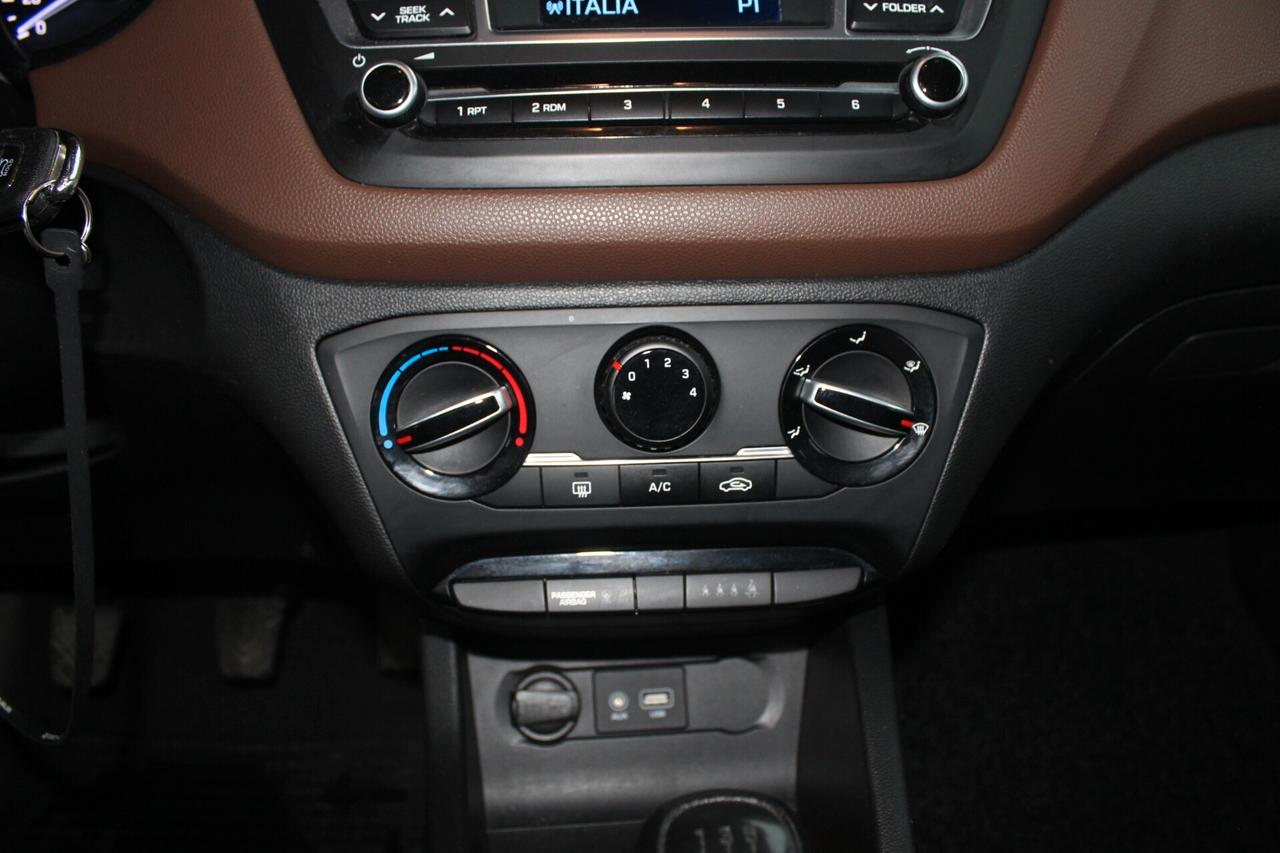 Hyundai i20 1.2 5 porte Econext Blackline