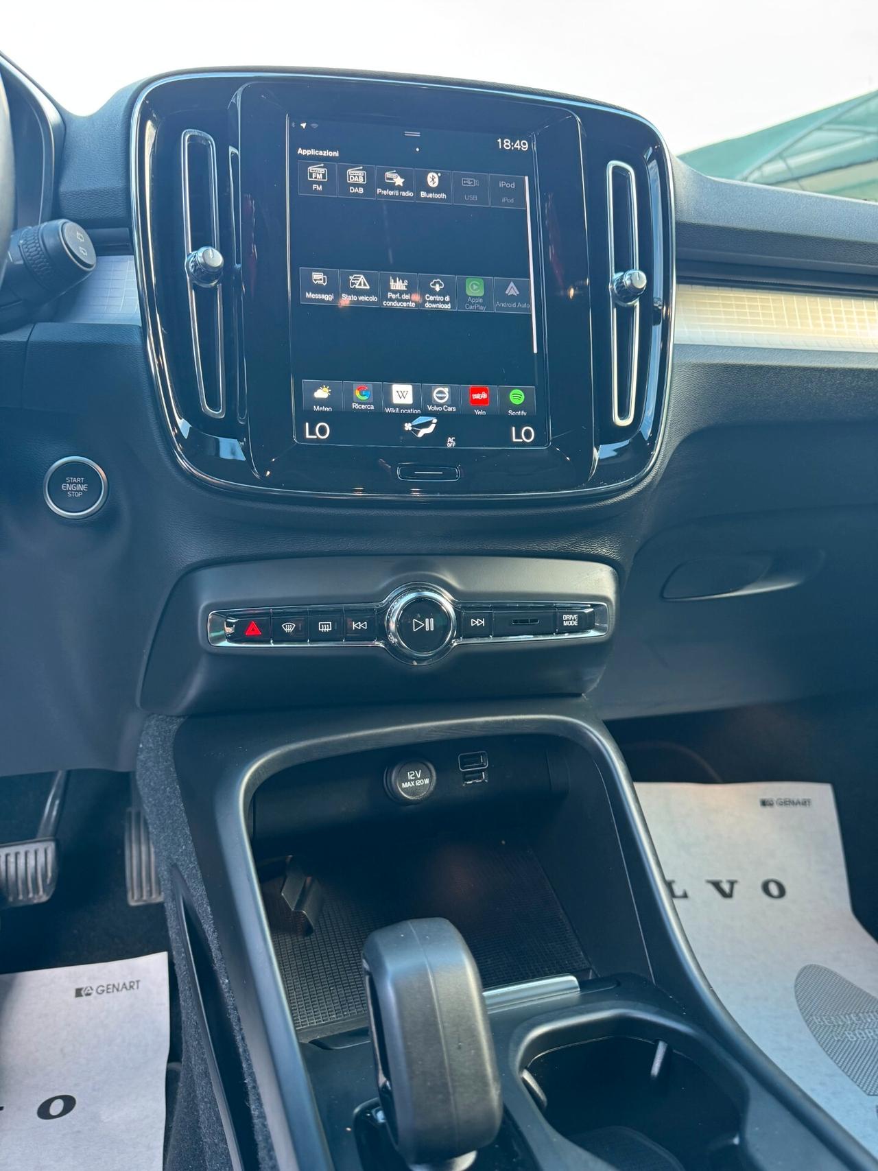 Volvo XC40 T2 automatico MOMENTUM PRO 1.5 BENZINA