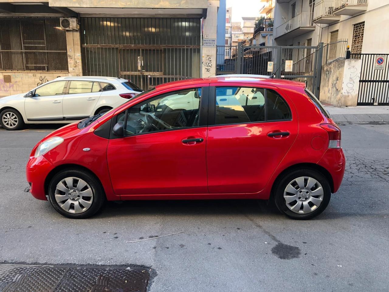 Toyota Yaris 1.0 5 porte