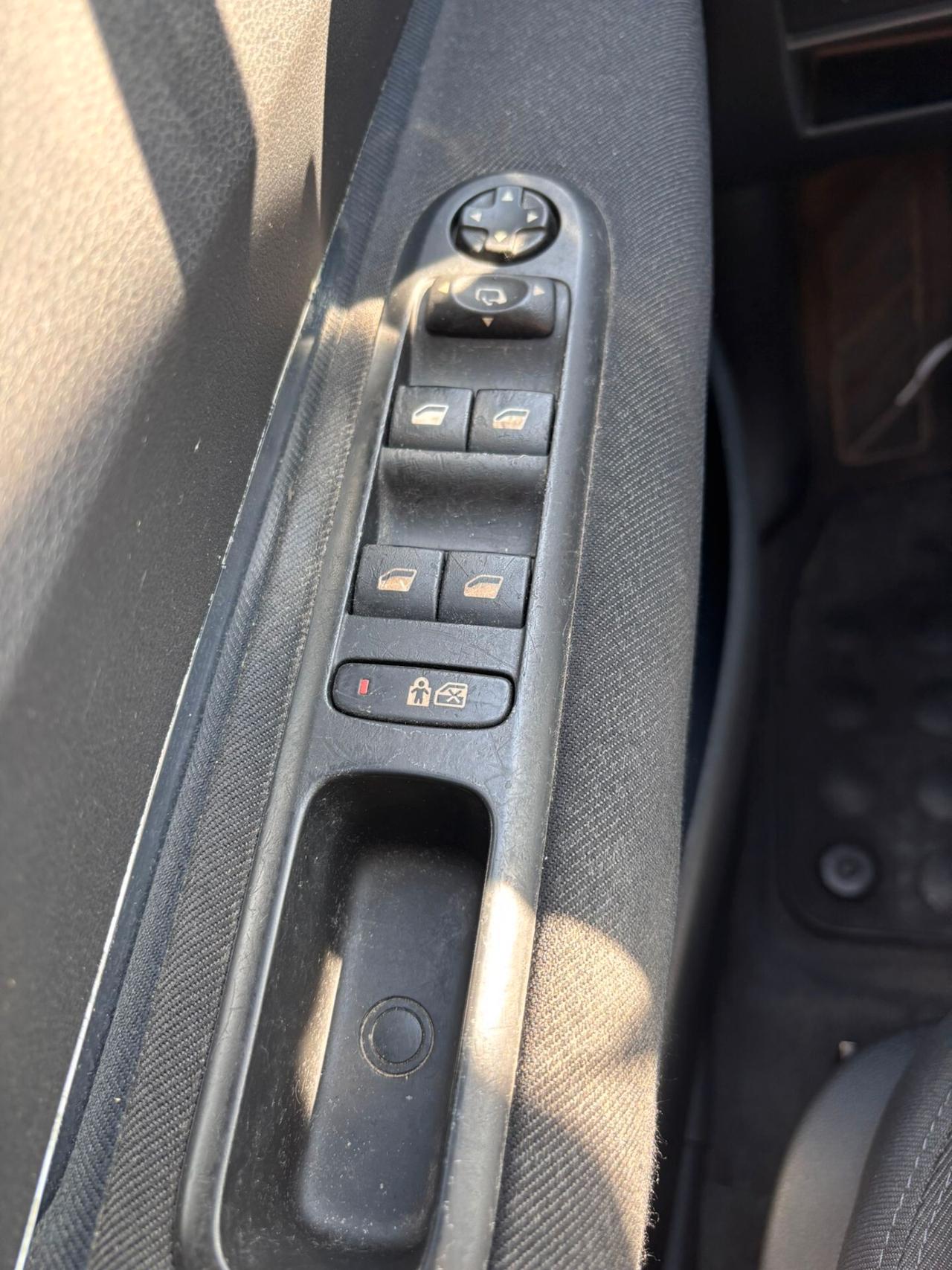 Peugeot 3008 1.6 e-HDi 112CV cambio robotizzato Stop&Start Active