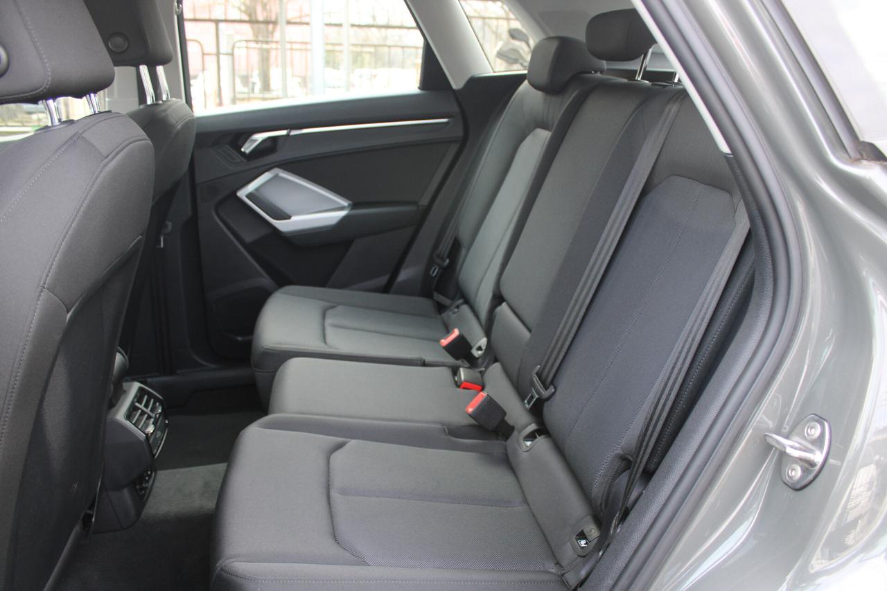 Audi Q3 35 TDI S tronic Business