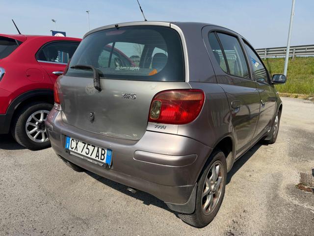 TOYOTA Yaris 1.3i 16V cat 5 porte Sol