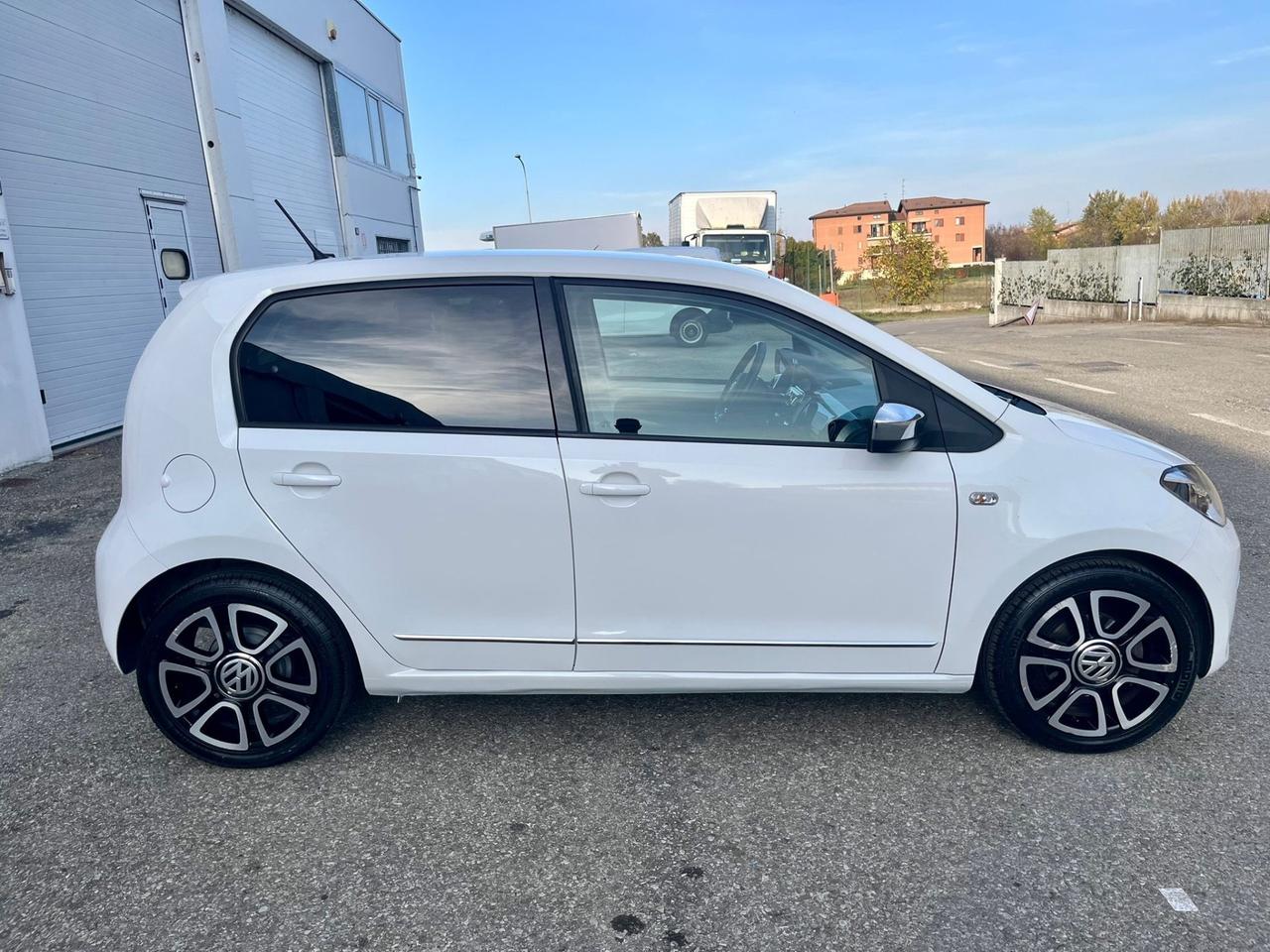 VW Up 1.0benz 2014 144.000km perfetta per neopatentati