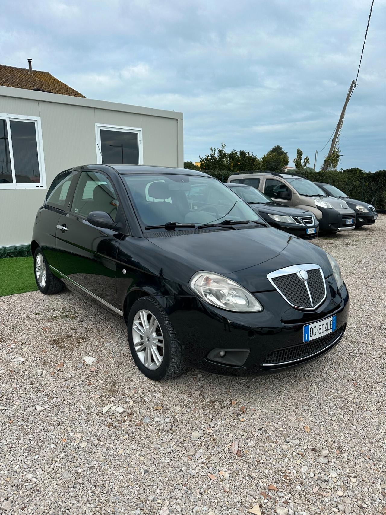Lancia Ypsilon 1.4 16V Sport MomoDesign