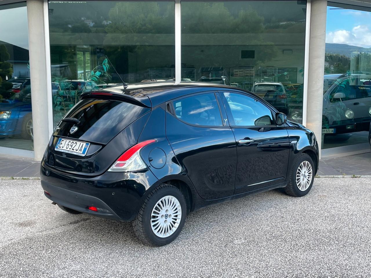 Lancia Ypsilon 1.2 69 CV 5 porte S&S Platinum