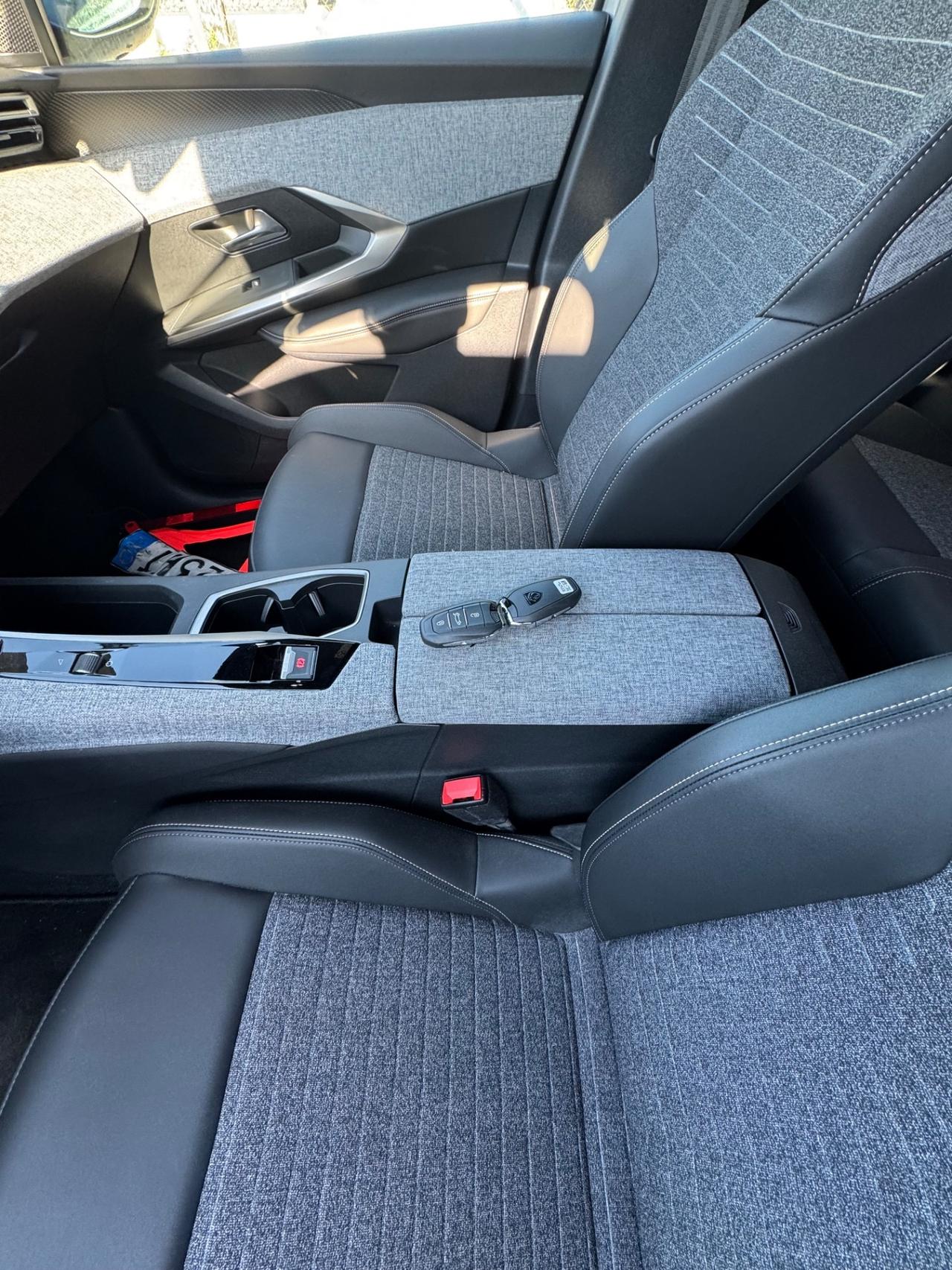 Peugeot 3008 Hybrid 136 e-DCS6 Allure