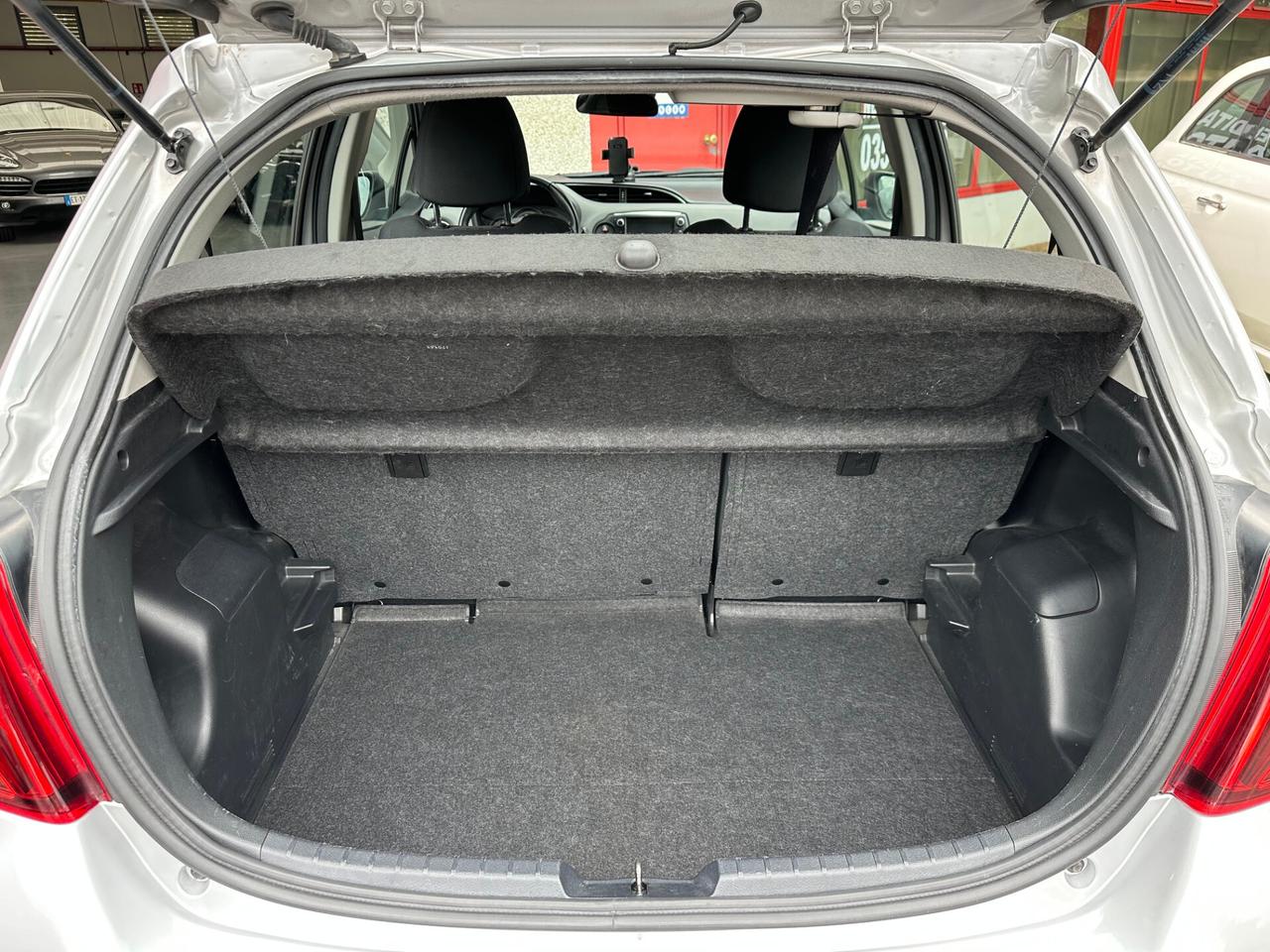 Toyota Yaris 5p 1.3 Lounge E6 OK NEOPATENTATO