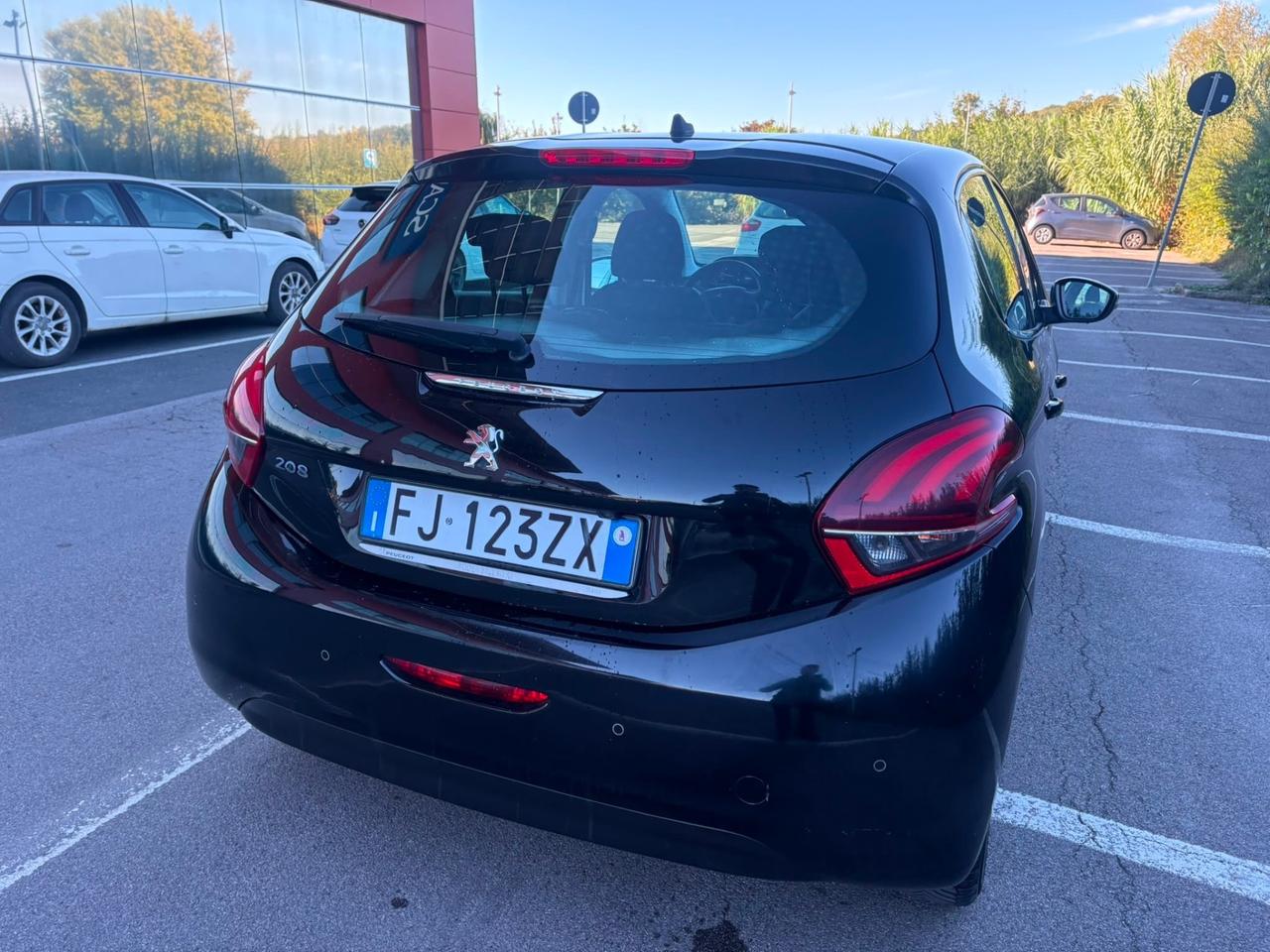 Peugeot 208 BlueHDi 75 5 porte Allure 2017 136.000 KM