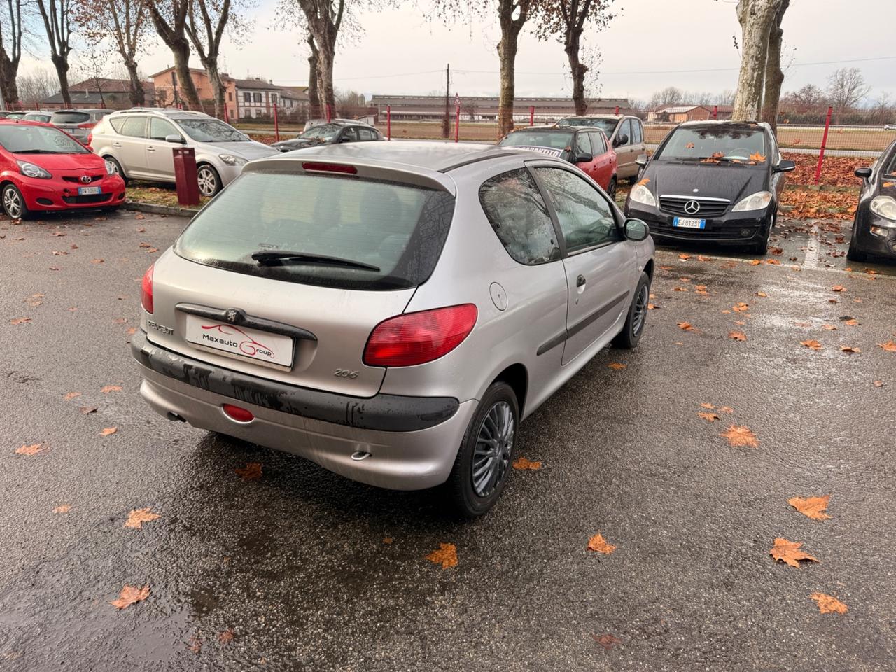 Peugeot 206 1.1 3p. XT