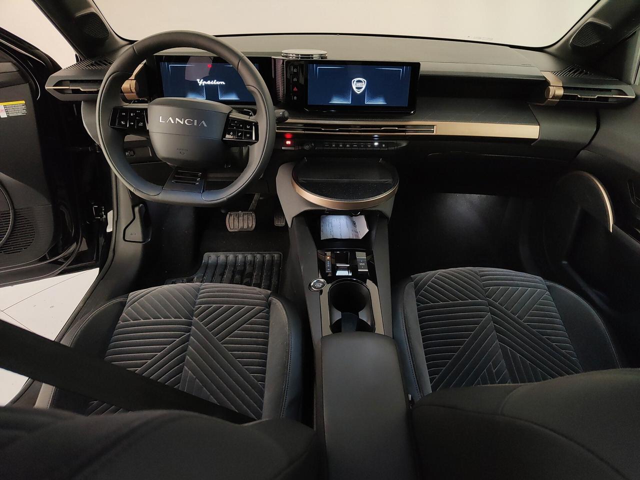 Lancia Ypsilon Hybrid e-DCT LX