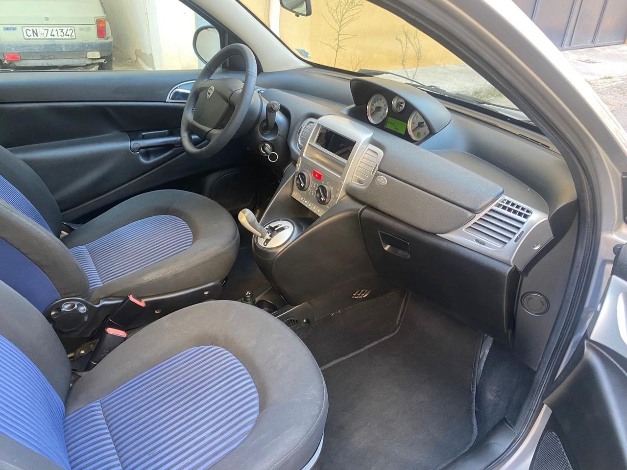 Lancia Ypsilon 1.3 MJT 75 CV cambio automatico