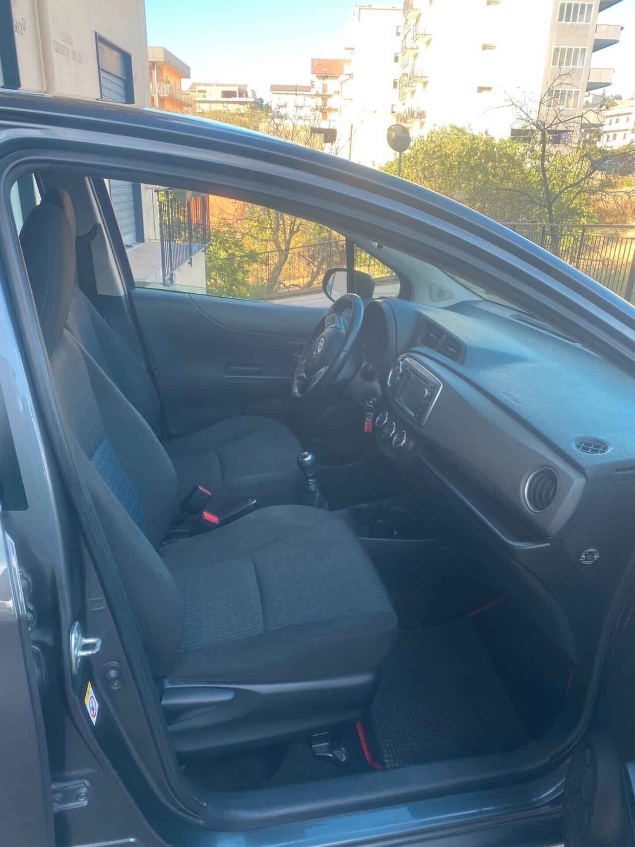 Toyota Yaris 1.4 D-4D 5 porte Lounge passaggio incluso