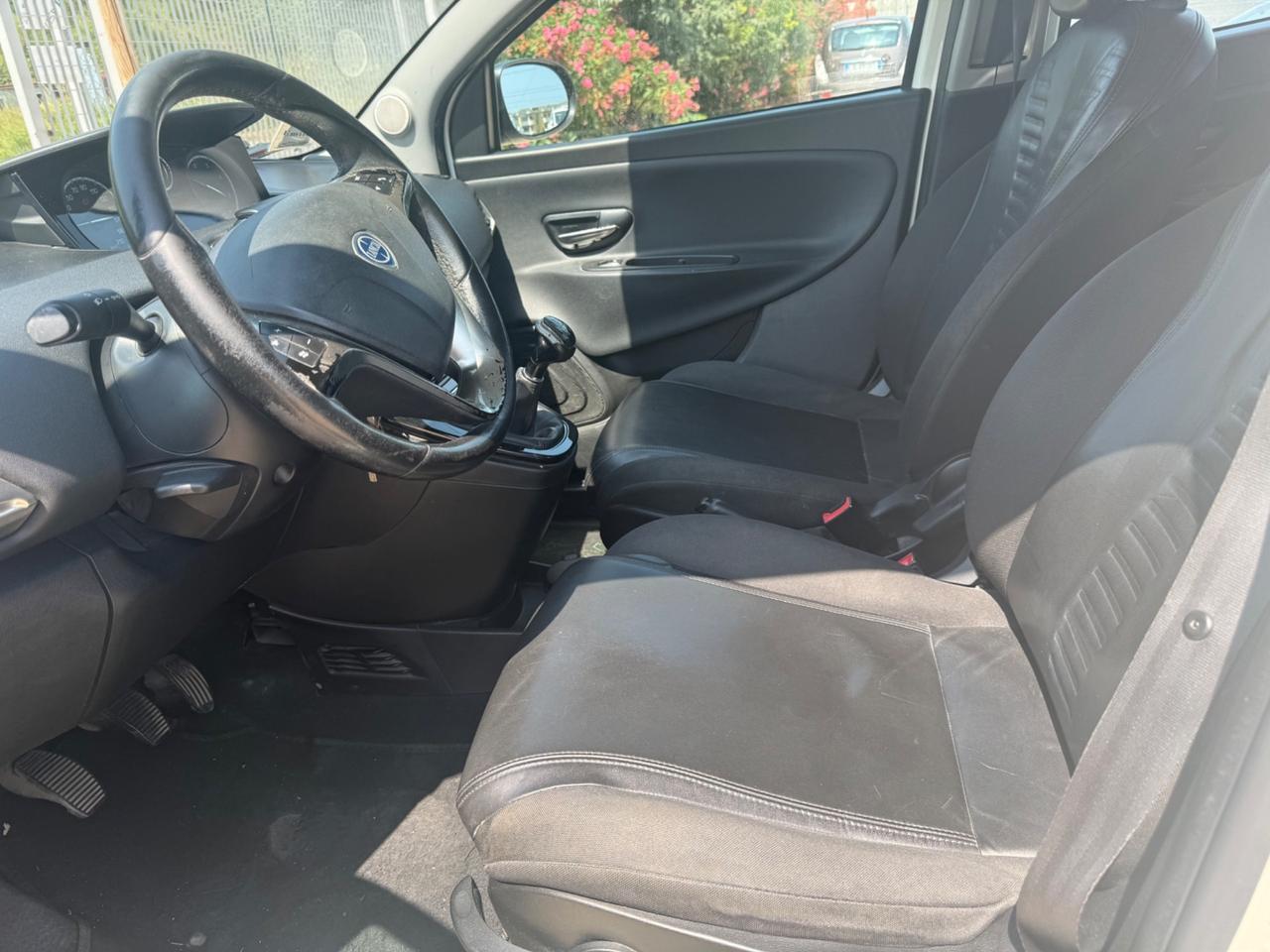 Lancia Ypsilon 1.3 MJT 95 CV 3.990€ PERMUTE