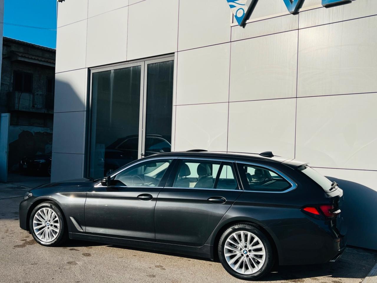 Bmw 520d xDrive Touring Luxury - possibilità noleggio no scoring