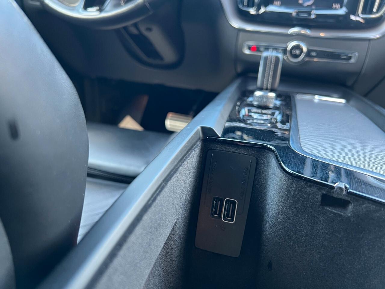 Volvo XC 60 XC60 B4 (d) AWD Geartronic R-design