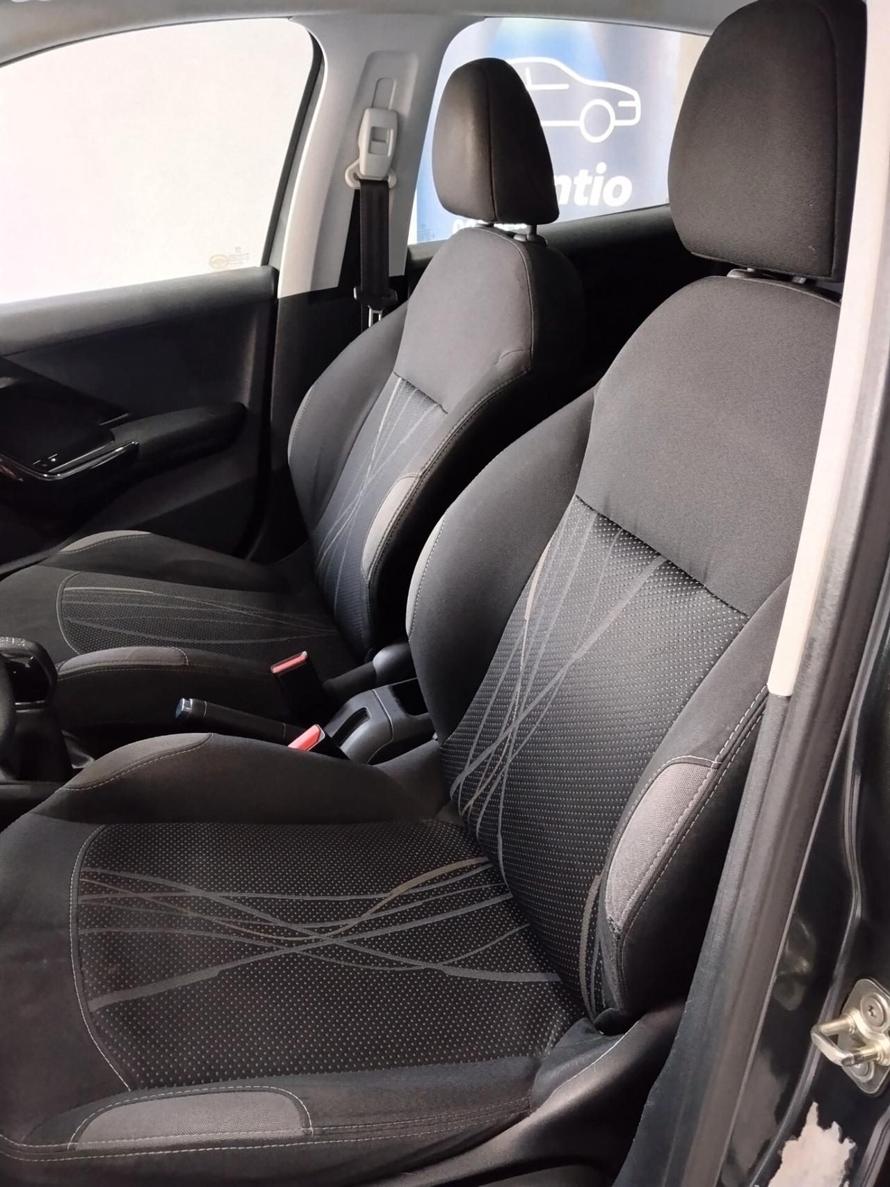 Peugeot 208 1.4 diesel 2015 CON GARANZIA