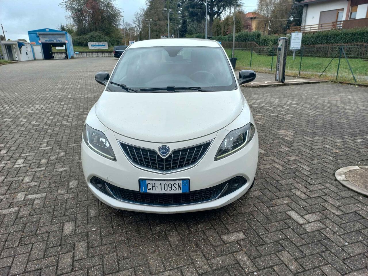 Lancia Ypsilon 1.0 FireFly 5 porte S&S Hybrid Ecochic Silver