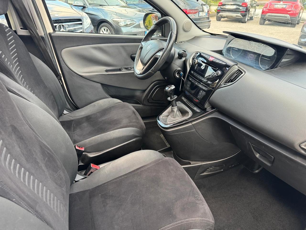 Lancia Ypsilon 1.2 69 CV Platino