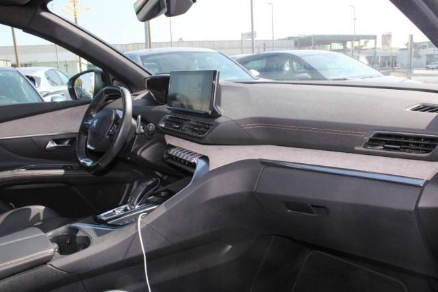 Peugeot 3008 II 1.5 bluehdi GT s&s 130cv AUTO con Navi e CarPlay