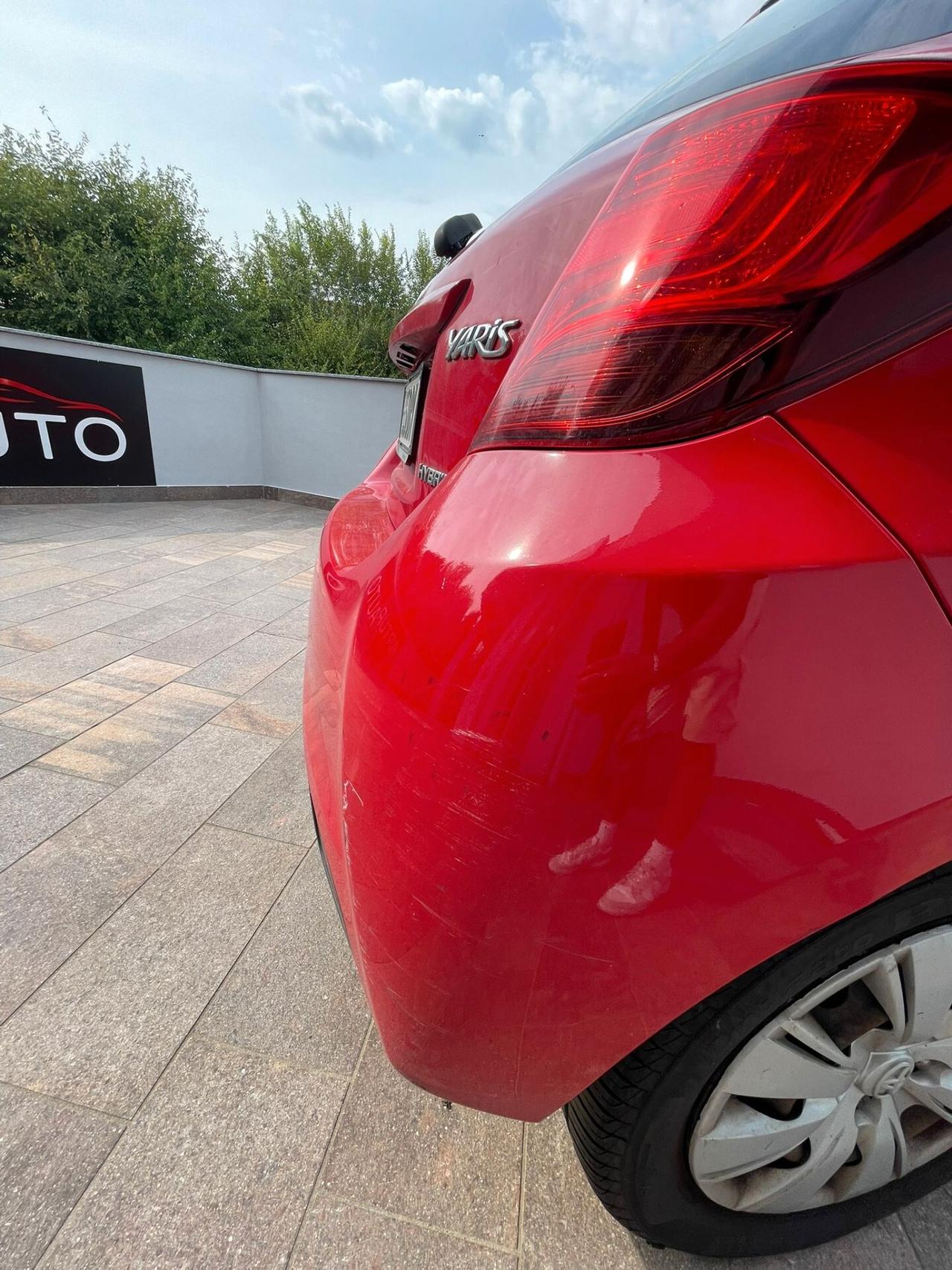 Toyota Yaris HYBRIDA
