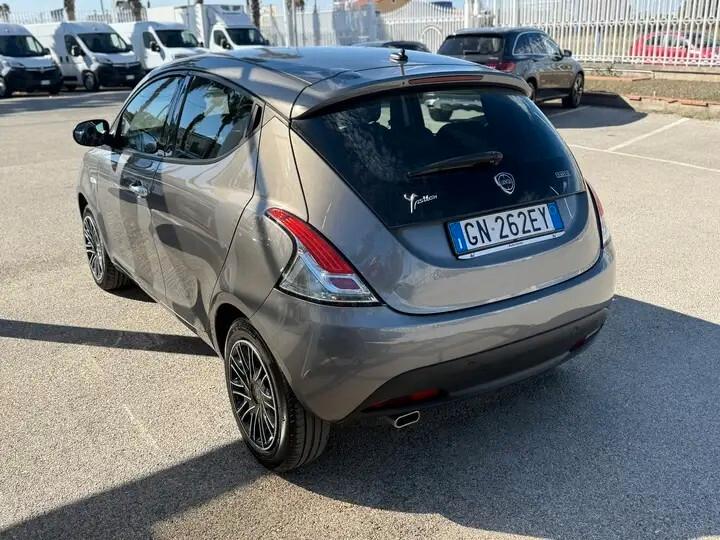 Lancia Ypsilon 1.0 FireFly 5 porte S&S Hybrid Gold